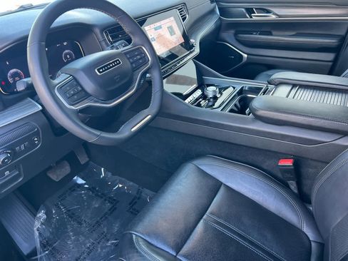 Used 2024 Jeep Wagoneer Series II w/ Flexible Seating Group image 11