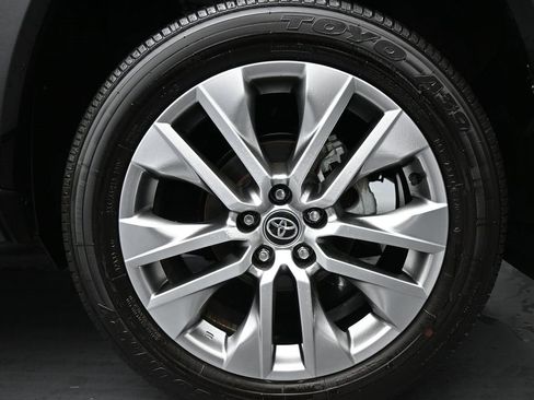 Used 2023 Toyota RAV4 XLE Premium image 15