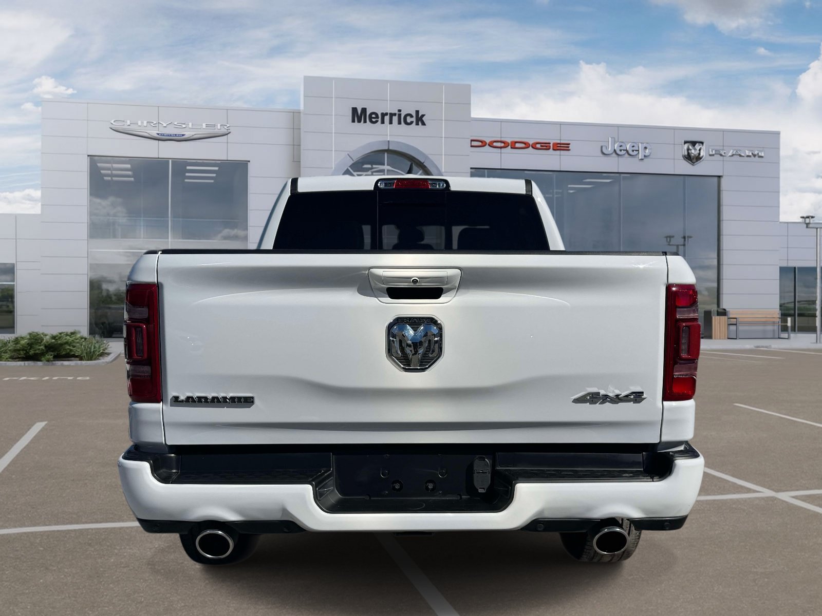 Used 2024 RAM 1500 Laramie AWD/4WD image 7