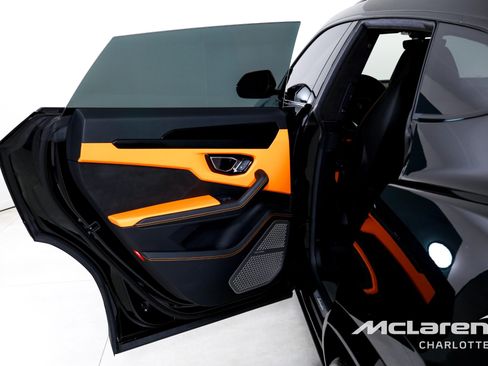 Used 2021 Lamborghini Urus image 16