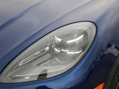 Used 2022 Porsche Macan AWD/4WD image 5