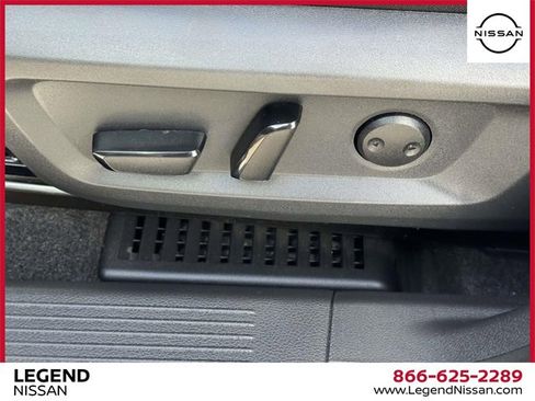 Used 2022 Nissan Rogue SV image 17