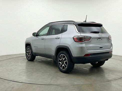 Used 2025 Jeep Compass Trailhawk AWD/4WD image 6