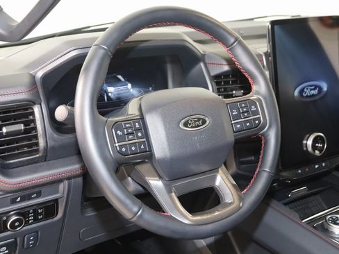 Used 2024 Ford Expedition Limited image 6
