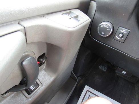 Used 2015 Chevrolet Express 2500 RWD image 35
