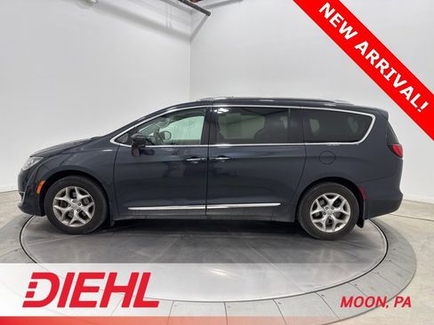 Used 2019 Chrysler Pacifica Touring-L w/ Advanced Safetytec Group image 4