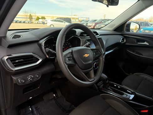 Used 2023 Chevrolet TrailBlazer LT FWD image 30