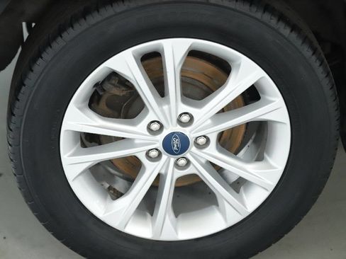 Used 2019 Ford Escape SE FWD image 12