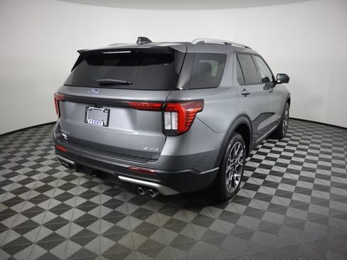 Used 2025 Ford Explorer Platinum w/ Ultimate Package AWD/4WD image 3