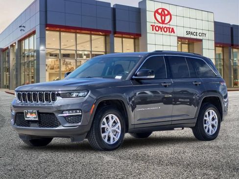 Used 2022 Jeep Grand Cherokee Limited AWD/4WD image 2