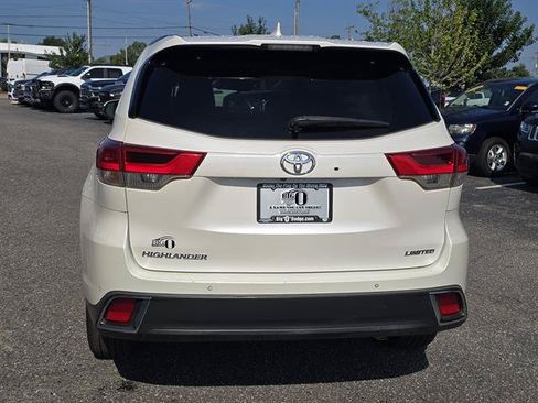 Used 2017 Toyota Highlander Limited FWD image 4