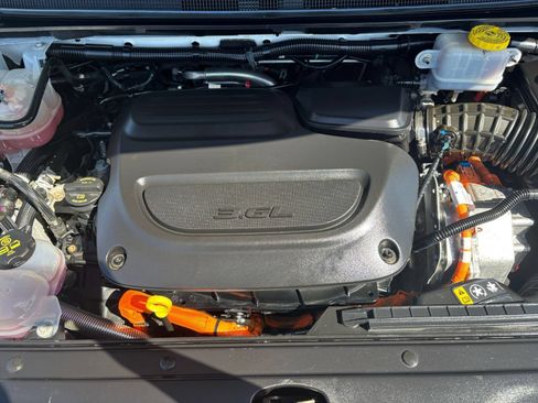 Used 2023 Chrysler Pacifica Touring-L FWD image 30