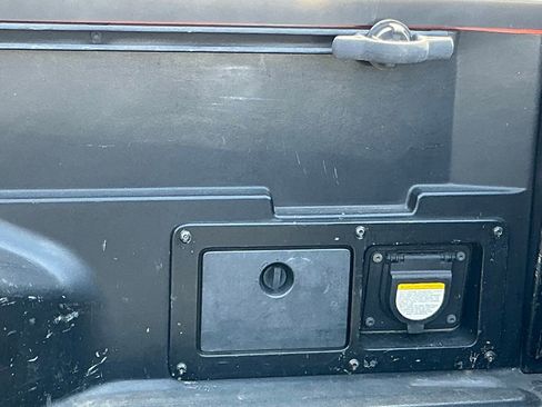 Used 2017 Toyota Tacoma TRD Sport w/ Tow Package image 5