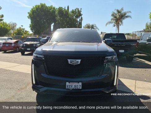 Used 2021 Cadillac Escalade ESV Sport RWD image 2
