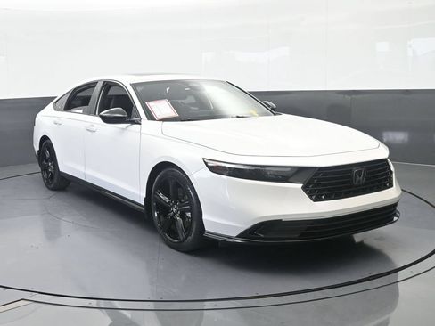Used 2025 Honda Accord Sport image 9