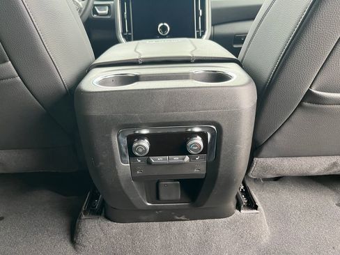 Used 2025 GMC Yukon XL Denali AWD/4WD image 19