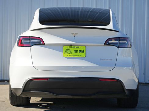 Used 2023 Tesla Model Y Performance image 11