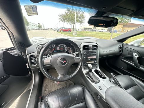 Used 2006 Chevrolet Corvette Coupe w/ Preferred Equipment Group RWD image 10