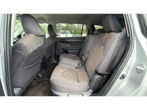 Certified 2025 Toyota Highlander LE FWD image 34