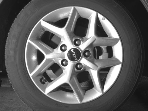 Used 2025 Kia Soul LX w/ LX Technology Package image 13