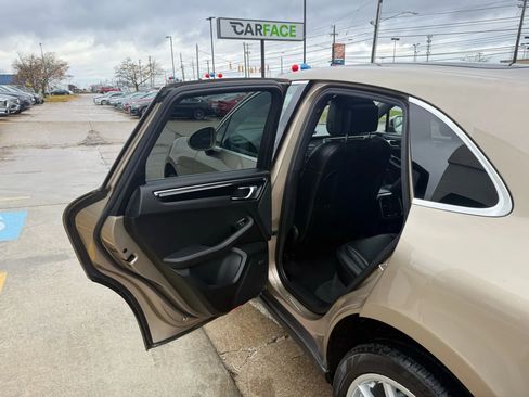 Used 2018 Porsche Macan S image 22