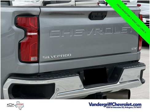 Used 2025 Chevrolet Silverado 2500 LTZ w/ LTZ Convenience Package AWD/4WD image 6