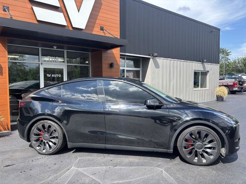 Used 2022 Tesla Model Y Performance AWD/4WD image 2