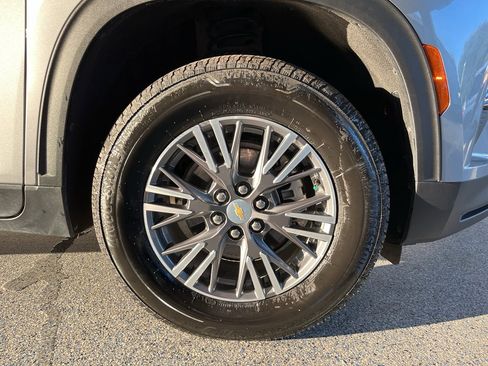 Used 2025 Chevrolet Traverse LT image 37