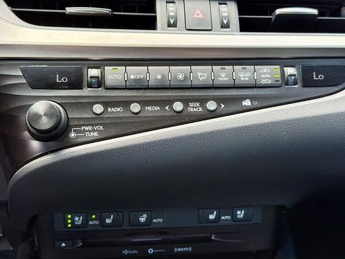 Used 2019 Lexus ES 300h w/ Premium Package FWD image 17