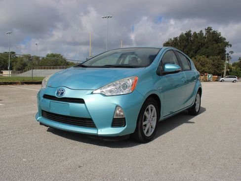 Used 2013 Toyota Prius C Three FWD image 2