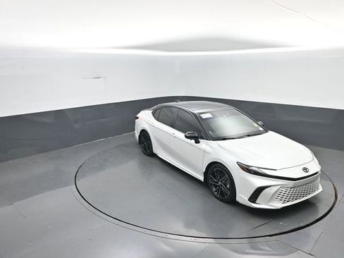 Used 2025 Toyota Camry XSE w/ Premium Plus Package image 25