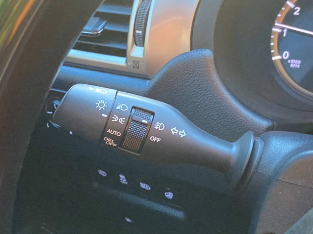 Used 2023 Lexus GX 460 Luxury w/ Accessory Package AWD/4WD image 22