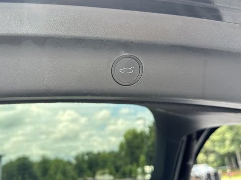Used 2022 Tesla Model Y Performance AWD/4WD image 21