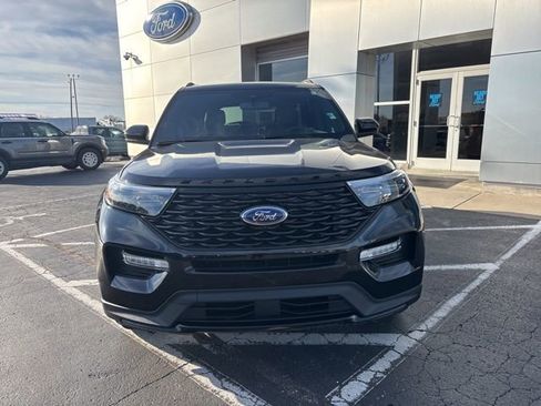 Used 2023 Ford Explorer ST-Line w/ Class IV Trailer Tow Package image 4