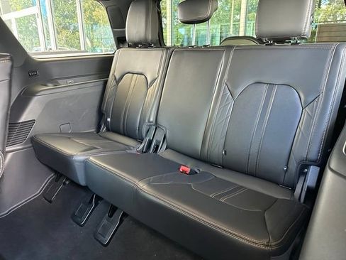 Used 2024 Ford Expedition Platinum AWD/4WD image 17
