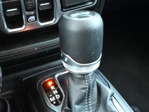 Used 2025 Jeep Wrangler Unlimited Sahara w/ Safety Group AWD/4WD image 25