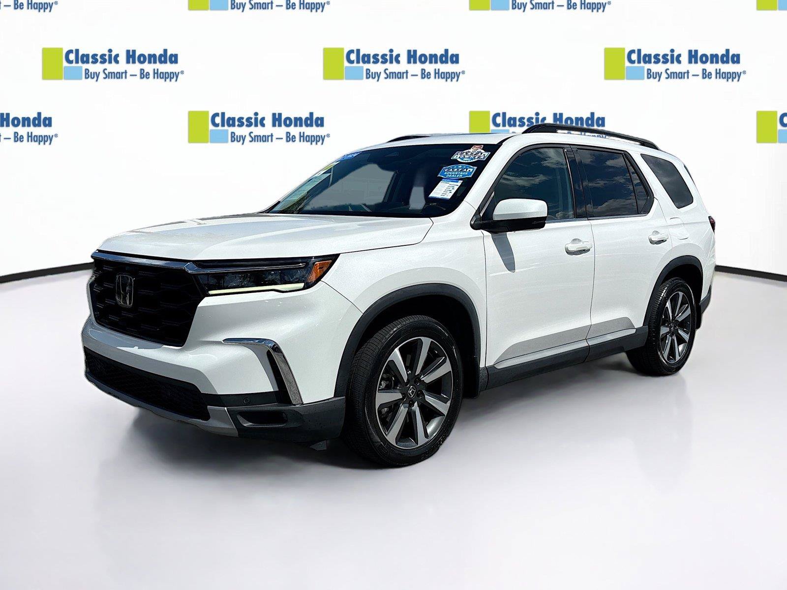 Certified 2024 Honda Pilot Touring image 3