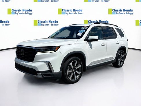 Certified 2024 Honda Pilot Touring image 3