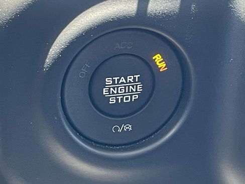 Used 2023 Jeep Gladiator Sport AWD/4WD image 25