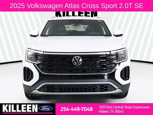 Used 2025 Volkswagen Atlas Cross Sport SE image 2
