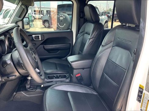 Used 2023 Jeep Gladiator Sport AWD/4WD image 18