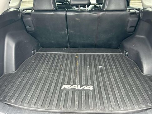 Used 2021 Toyota RAV4 XLE FWD image 13