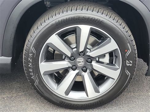 New 2025 Honda Pilot Touring image 8