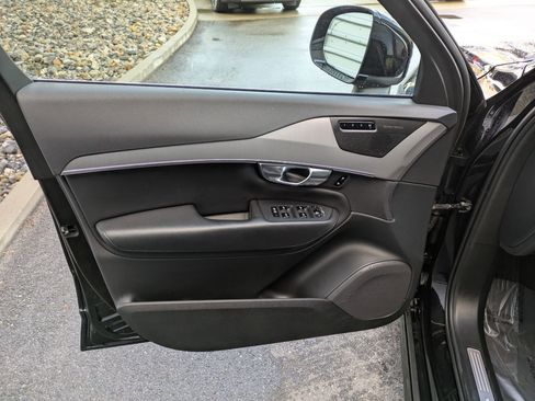 Used 2023 Volvo XC90 B5 Core w/ Climate Package image 13