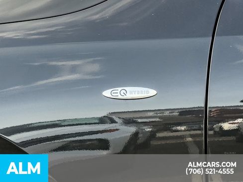 Used 2025 Mercedes-Benz GLC 350e 4MATIC image 10