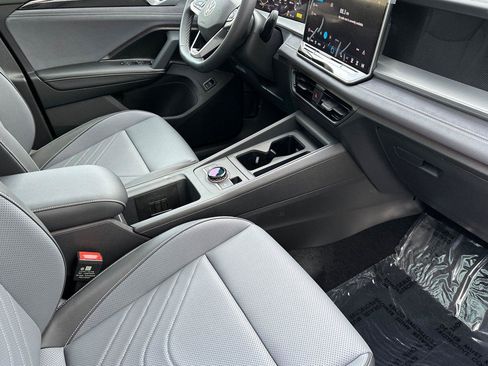 New 2026 Volkswagen Tiguan SE image 15