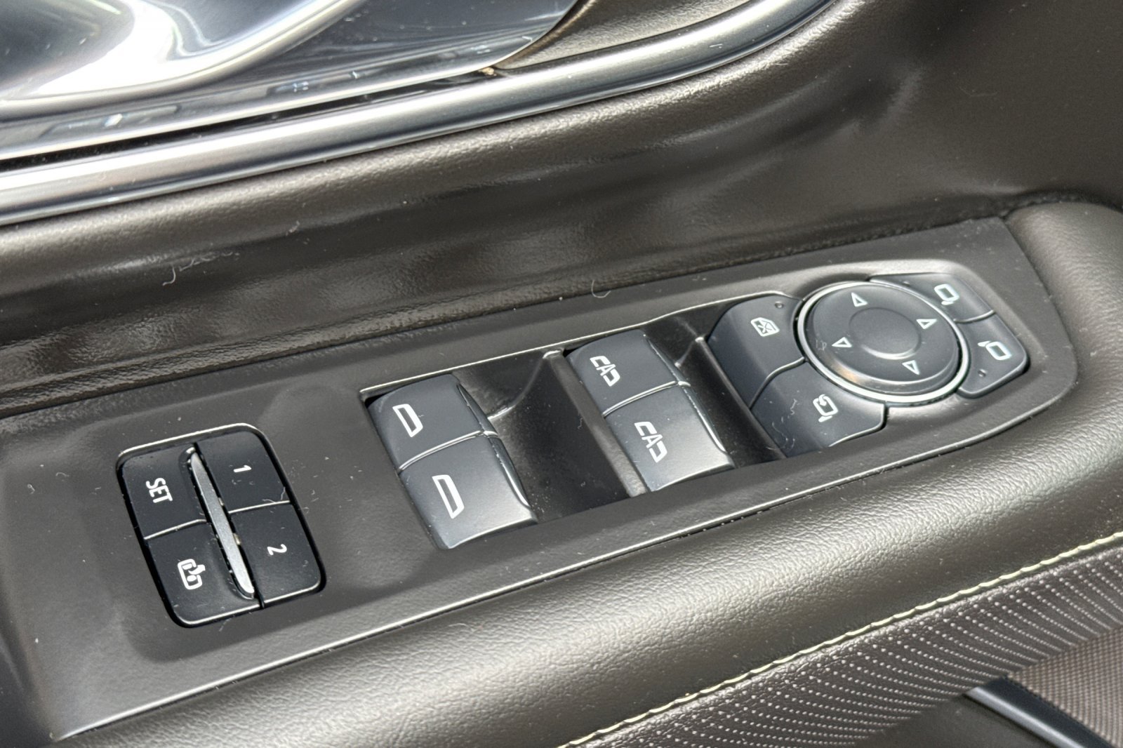 Used 2025 Chevrolet Tahoe Premier AWD/4WD image 13