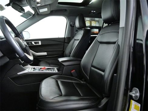 Certified 2023 Ford Explorer XLT w/ Equipment Group 202A image 17