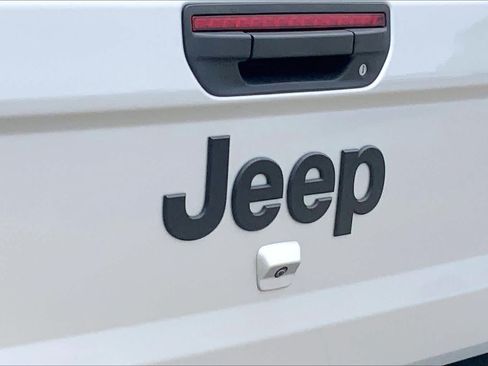 Used 2024 Jeep Gladiator Sport AWD/4WD image 46