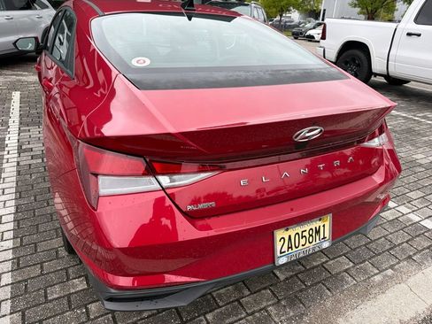 Used 2022 Hyundai Elantra SEL w/ Convenience Package FWD image 9